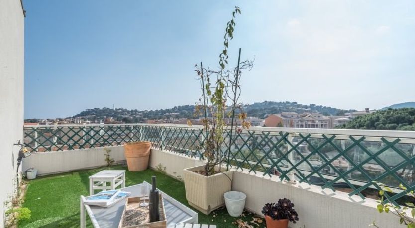 Photo of Turquoise Apartment 8