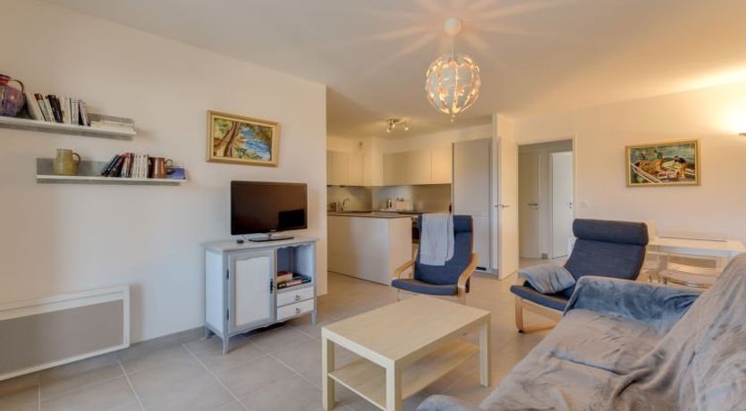 Photo of 79 Bay Apartment 2