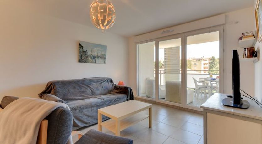 Photo of 79 Bay Apartment 2