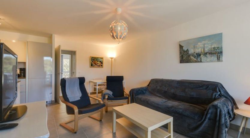 Photo of 79 Bay Apartment 2