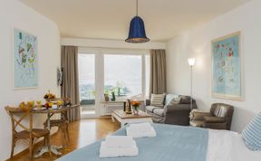 Photo of Double Room Modern Apartment 9