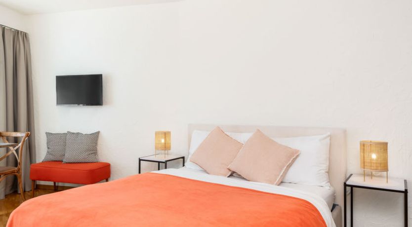 Photo of Double Room Modern Apartment 2