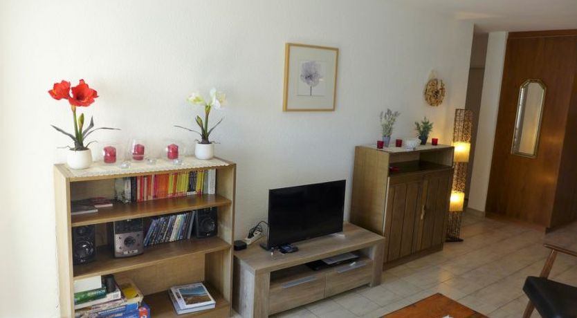 Photo of Jeanne D'Arc Apt. H2-49