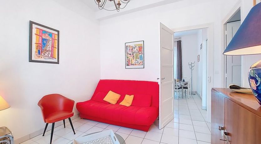 Photo of de la Plage et d'Angleterre Apartment 2