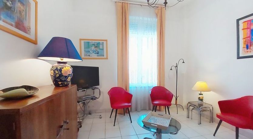 Photo of de la Plage et d'Angleterre Apartment 2