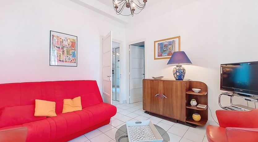 Photo of de la Plage et d'Angleterre Apartment 2