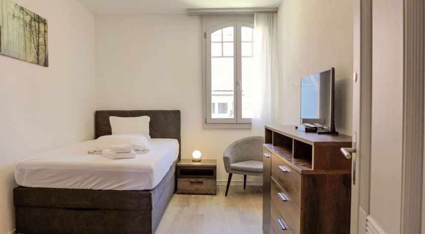 Photo of Henry's 300