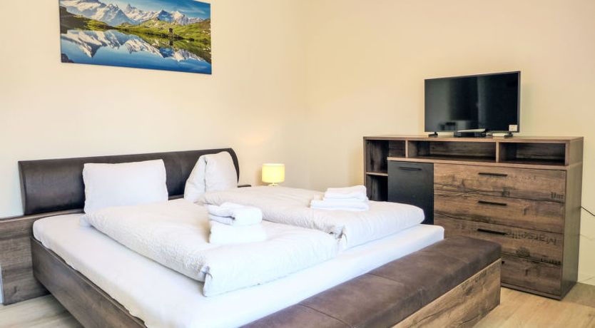 Photo of Henry's 300