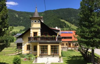 Gurkhof Holiday Home