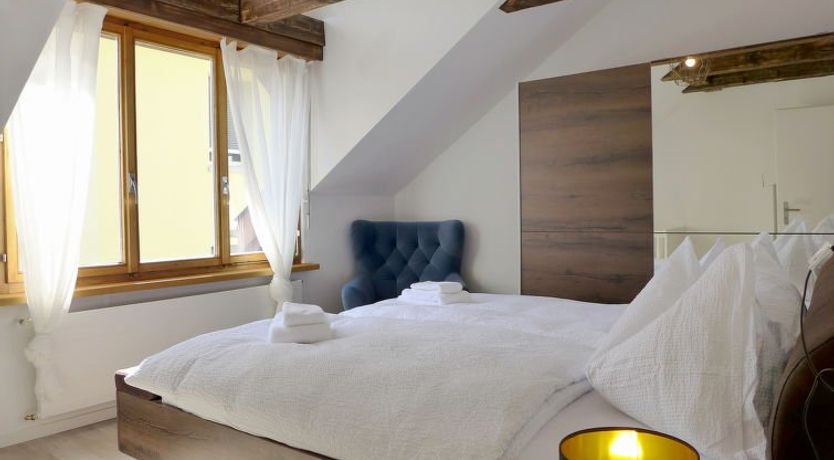 Photo of Henry's 202 Apartment 2