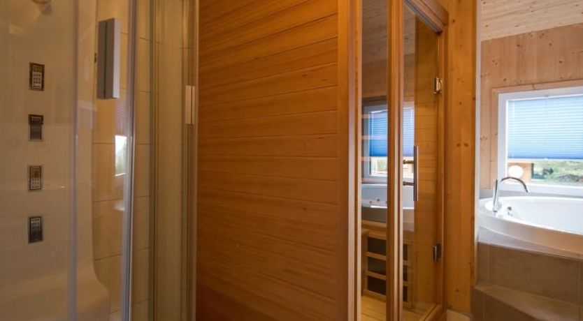 Photo of #29 mit IR-Sauna und Sprudelbad Innen Apartment 20