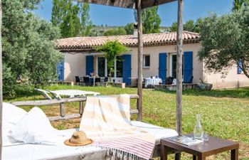 Les Oliviers Holiday Home