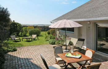 Le Petit Clos Holiday Home