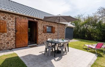 Le Petit Chalet (HAY400) Holiday Home
