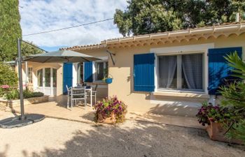 Les Amandiers Holiday Home