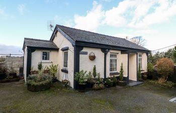 Ty Newydd Bach Holiday Cottage