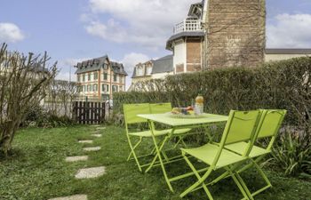 Le Vert Clos Apartment