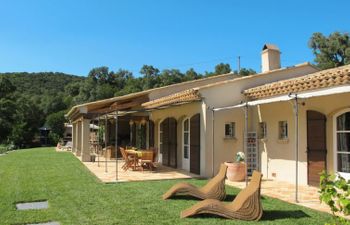 Le Mas de la Roche Holiday Home