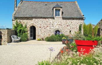 Les Quatrevais Holiday Home