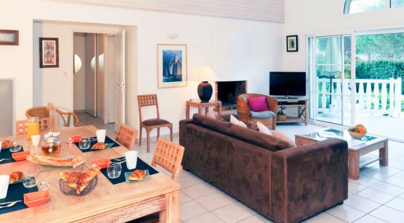 Photo of Atlantic Green V8I Holiday Home 2