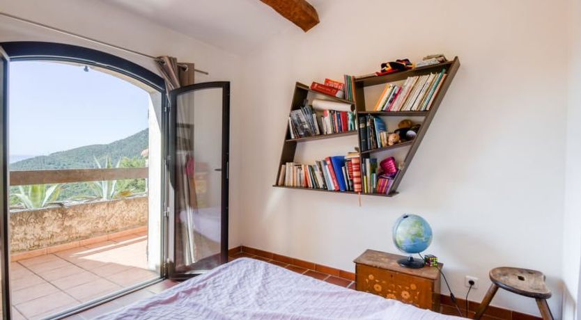 Photo of Les Baux Rouges