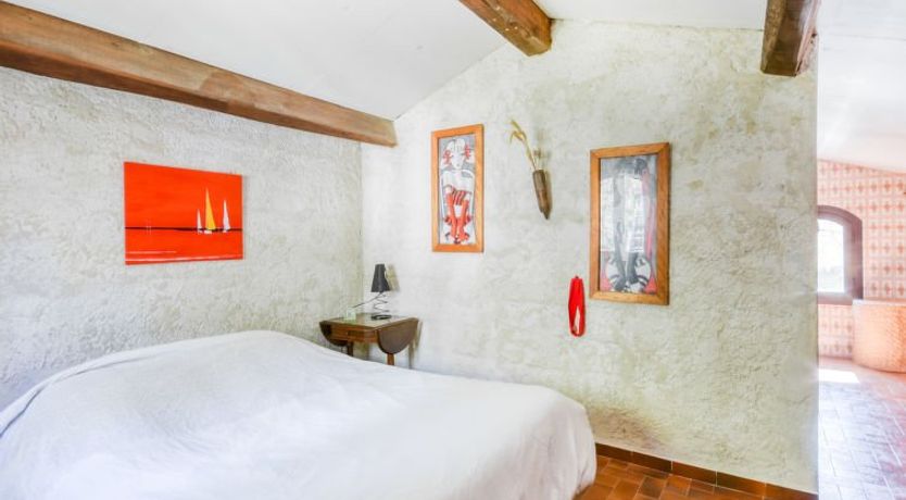 Photo of Les Baux Rouges