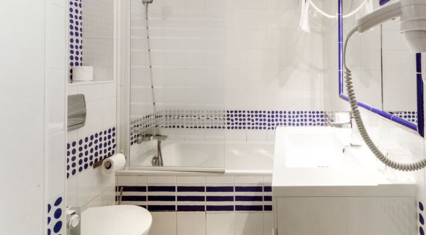 Photo of Collines Iduki