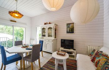 La petite maison blanche Holiday Home