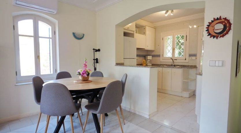 Photo of Al Zur Holiday Home 2