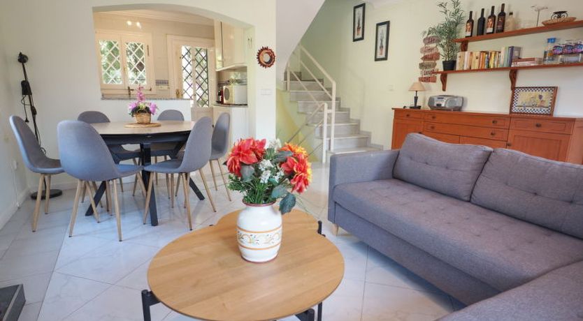 Photo of Al Zur Holiday Home 2