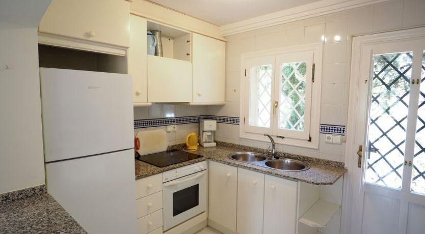 Photo of Al Zur Holiday Home 2