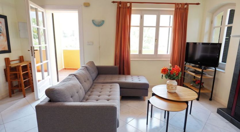 Photo of Al Zur Holiday Home 2