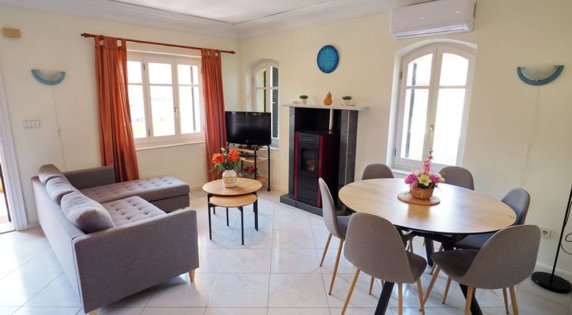 Photo of Al Zur Holiday Home 2