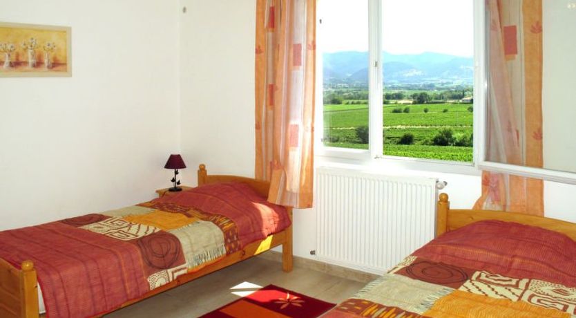 Photo of Les Lilas Blancs