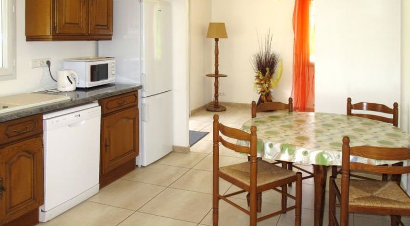 Photo of Les Lilas Blancs