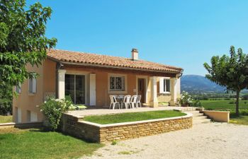 Les Lilas Blancs (VRS205) Holiday Home