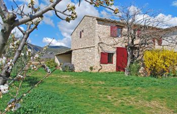 Les Geais Holiday Home