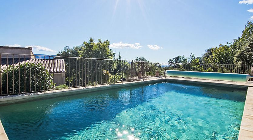 Photo of Les Cairnes