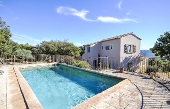 Les Cairnes Holiday Home