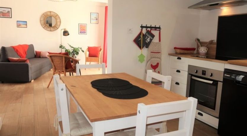 Photo of La Charmeuse