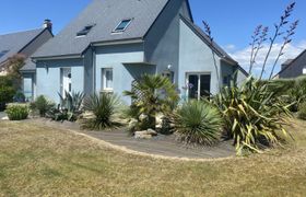 Photo of blue-house-bay