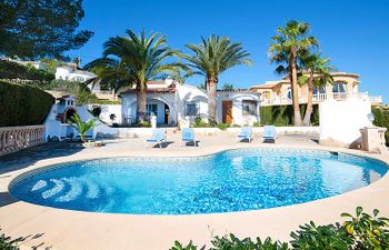 Lina Holiday Home