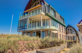 De Zeeparel Holiday Home