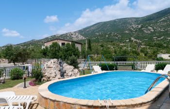 Golic Apartment 2 Holiday Home