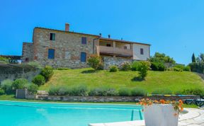 Photo of Crete Senesi landscape