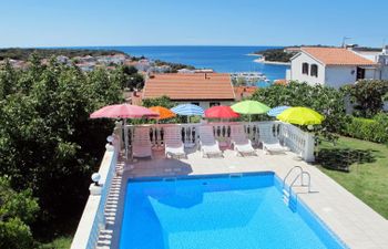 Villa Ursa Holiday Home