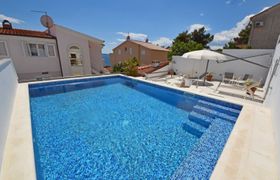 Villa Meri Holiday Home