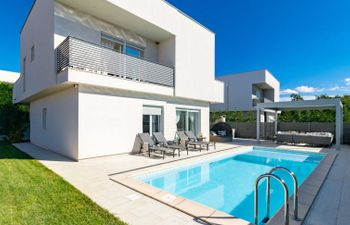 Villa Virtus Holiday Home