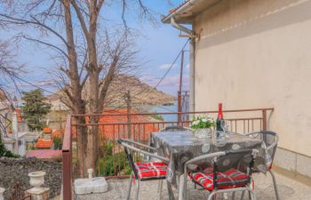 Nena Holiday Home