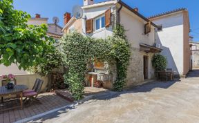 Photo of Pinia I